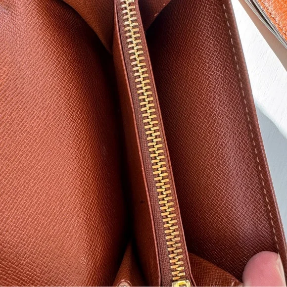 Louis Vuitton Wallet - Picture 8 of 10